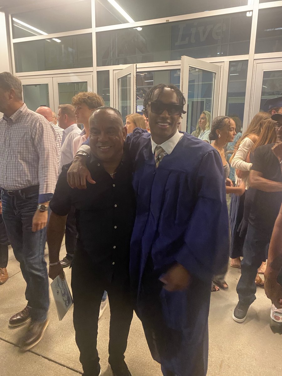 DanielHraider's tweet image. So Proud of Karson for Graduating from Moeller High School! South Bend bound. We love you ❤️❤️@KarsonHobbs @NDFootball