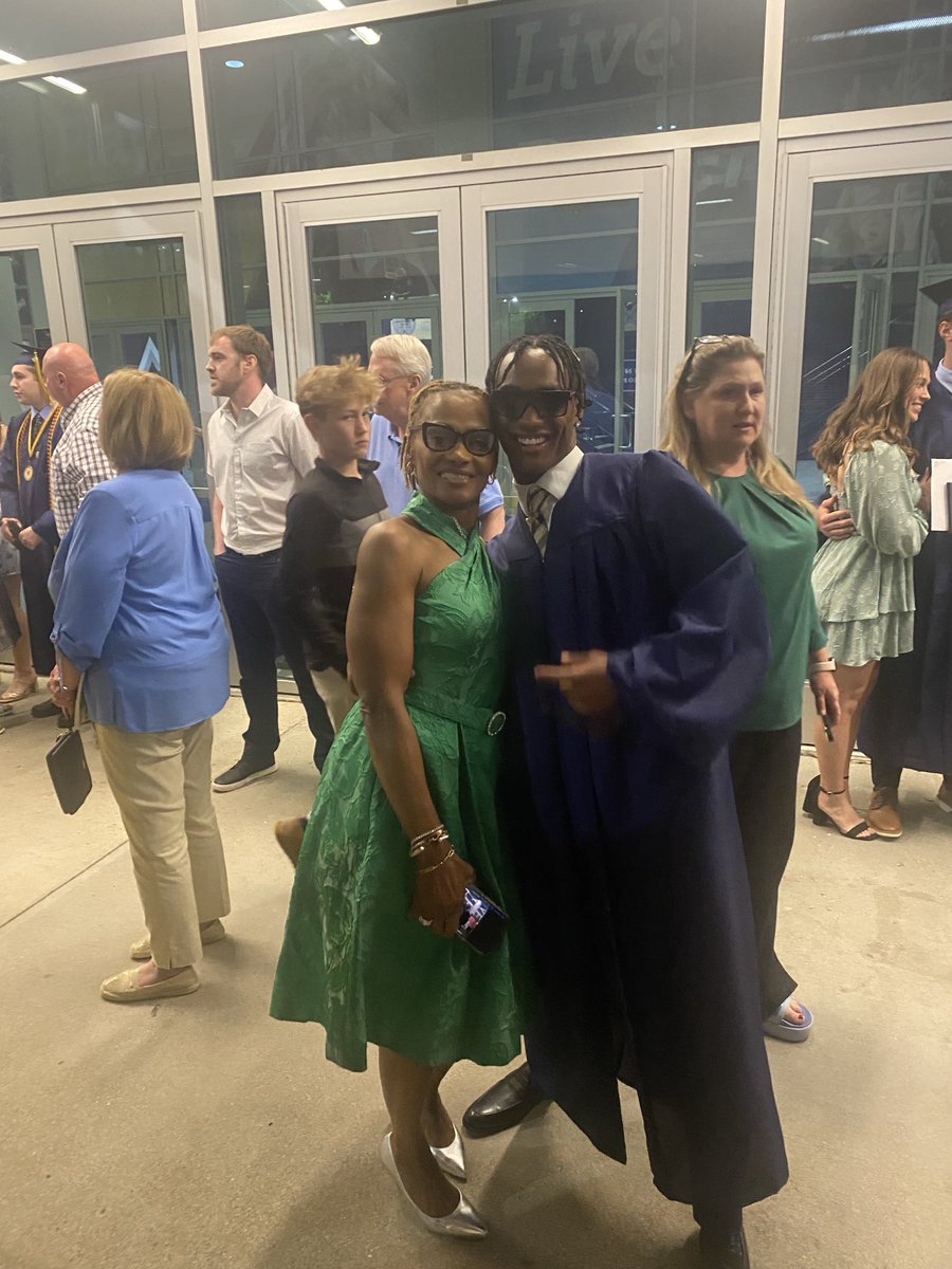 DanielHraider's tweet image. So Proud of Karson for Graduating from Moeller High School! South Bend bound. We love you ❤️❤️@KarsonHobbs @NDFootball