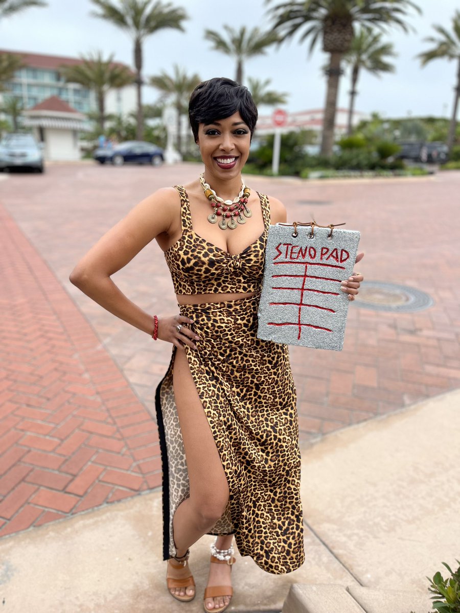 AntoniadeB's tweet photo. @halleberry I know what I’m wearing to comic con this year 💁🏽‍♀️ You were ICONIC in this movie 😍😍😍 https://t.co/g5rHRCxz7x