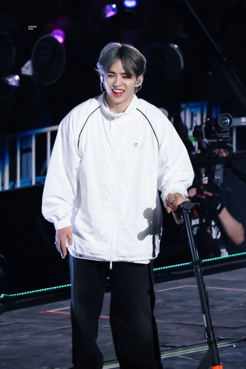 Cherrypick0808's tweet photo. 240525 'FOLLOW' AGAIN YOKOHAMA D1  

넘 귀여워!!!

#에스쿱스 #SCOUPS #승철 #최승철 
#세븐틴 #SEVENTEEN @pledis_17 https://t.co/yT5kxIPjSL