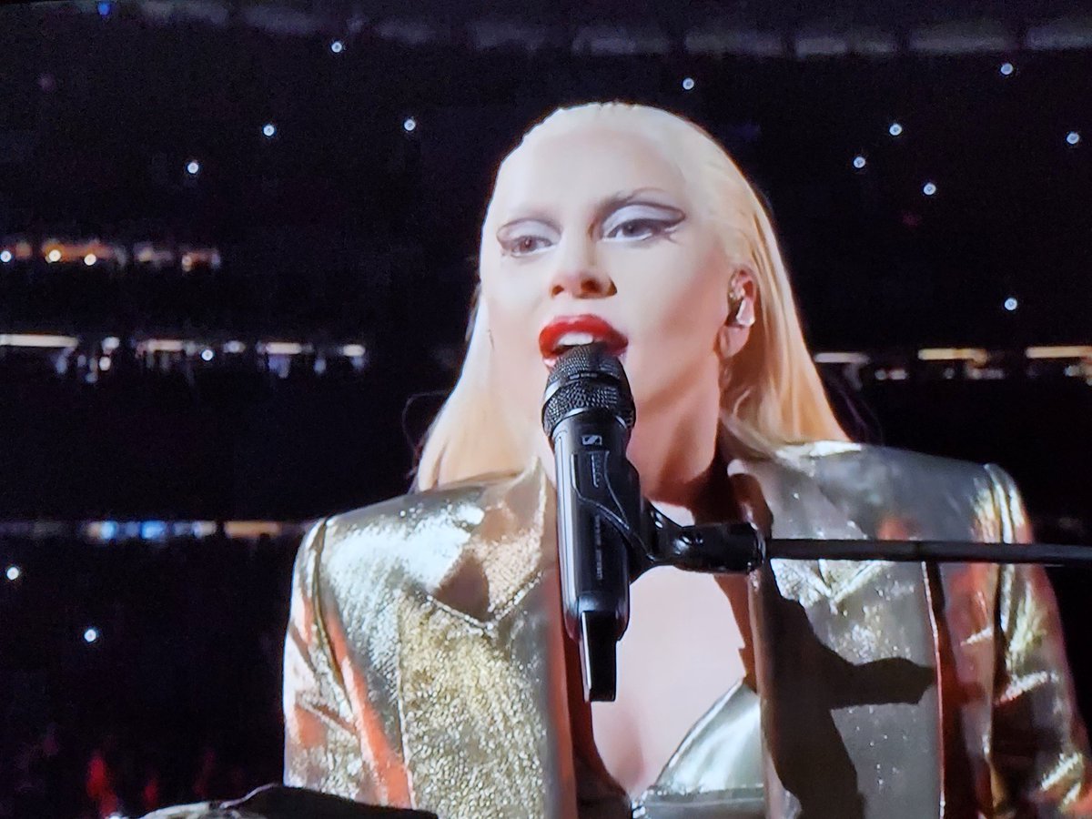 farojasa's tweet photo. #Chromatica Espectacular! @ladygaga 👏👏👏 https://t.co/xoipRCnXmm
