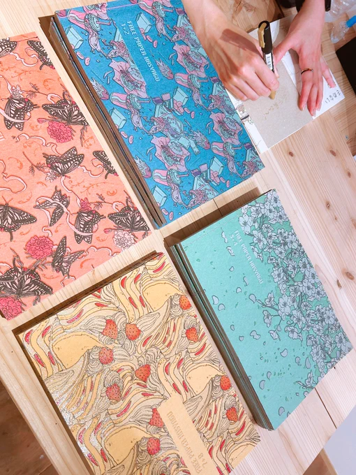 先日、はしゃ(@hasya31 )さんの初個展「In Retrospect」に行ってきました! 