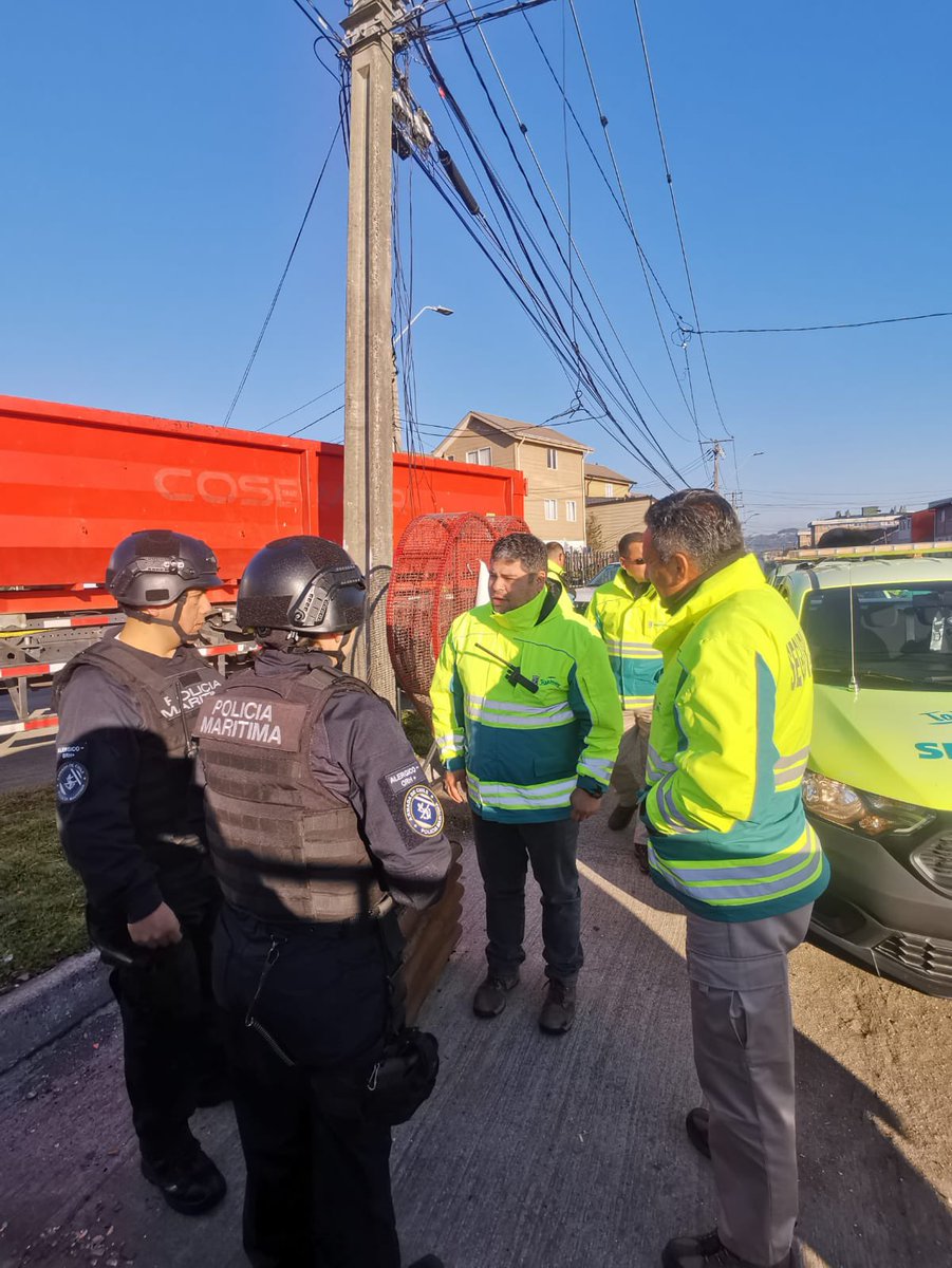 Gobernación Marítima de Talcahuano (@gm_talcahuano) on Twitter photo La Capitanía de Puerto de #Talcahuano en conjunto con el Dpto. de Seguridad de la <a href="/munitalcahuano/">MuniTalcahuano</a> y <a href="/Carabdechile/">Carabineros de Chile</a> realizaron un desalojo y recuperación de espacios públicos en Caleta El Morro.
Esto luego de una denuncia de vecinos y pescadores del sector
#AutoridadMarítima La Capitanía de Puerto de #Talcahuano en conjunto con el Dpto. de Seguridad de la <a href="/munitalcahuano/">MuniTalcahuano</a> y <a href="/Carabdechile/">Carabineros de Chile</a> realizaron un desalojo y recuperación de espacios públicos en Caleta El Morro.
Esto luego de una denuncia de vecinos y pescadores del sector
#AutoridadMarítima
