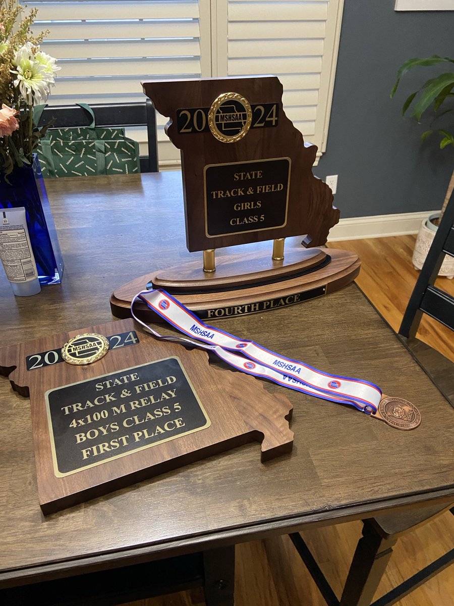 KewpiesT_F's tweet photo. The Kewpies did some things this weekend!! Congrats to our girls for finishing 4th and getting a podium finish for the first time since 1979!! Our boys team just missed getting their own trophy but missed out finishing 5th, but did get some hardware finishing 1st in the 4x100!! https://t.co/74FoZ3nnIi