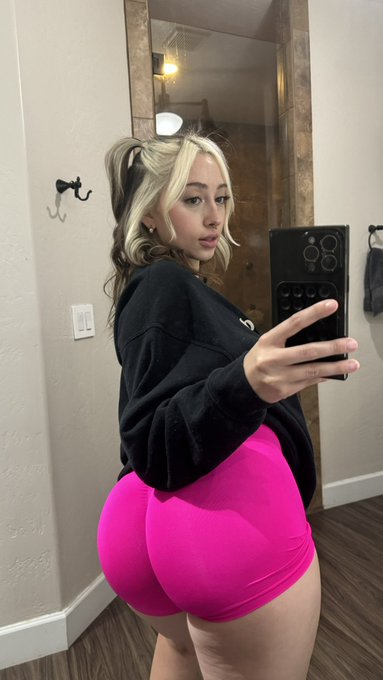 dm me for a surprise https://t.co/DChmELIu03