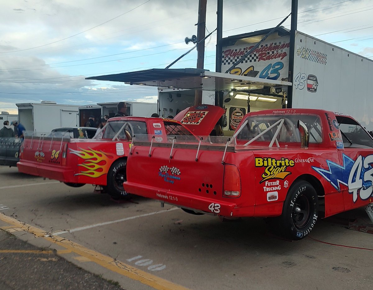 KodyRacing's tweet photo. Kody qualified 6th and Rudy 10th for the first 20 lap feature.
Kody was battling for 3rd when a caution came out. They ended up calling the race and Kody was awarded the win because the first 3 trucks couldn't continue.
Starting 8th and 2nd in the next one. https://t.co/LXjGmiuBg2