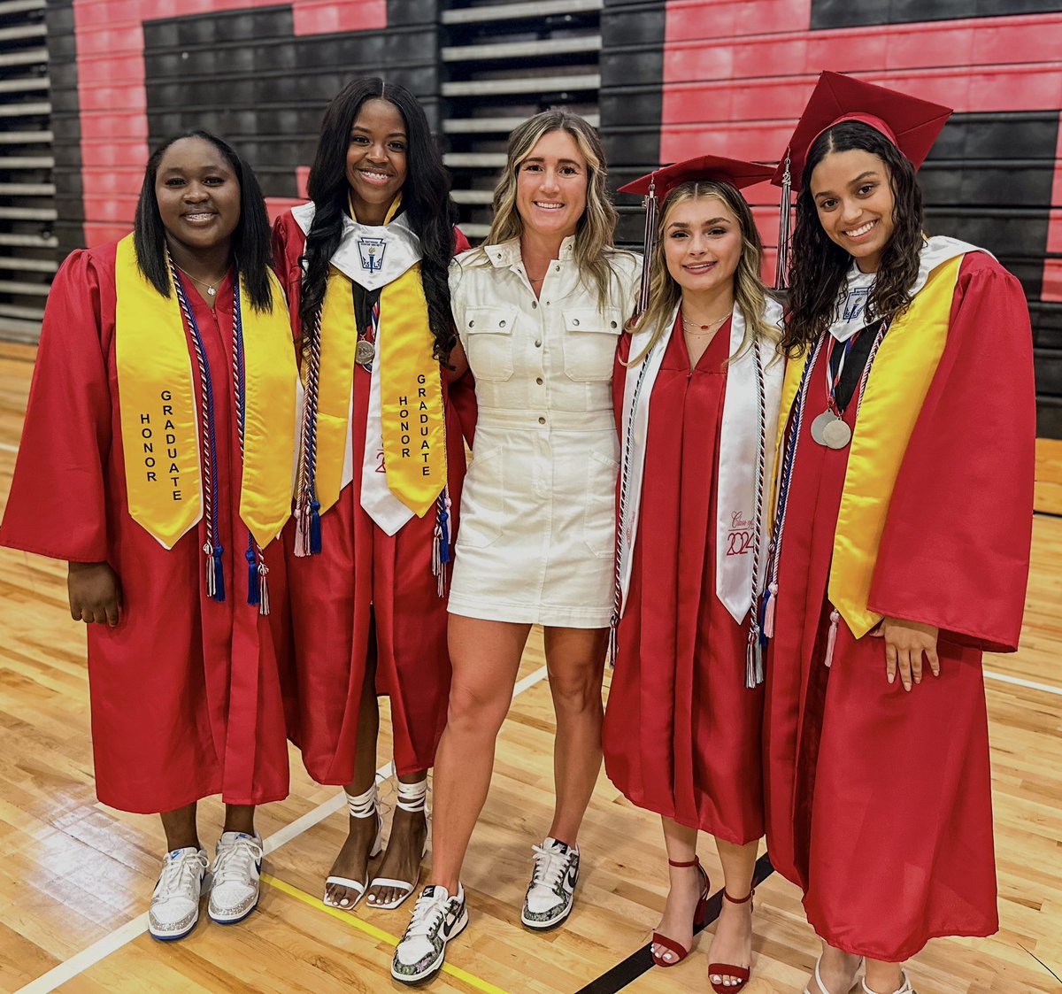 kell_mj's tweet photo. Congrats to this special group on graduating tonight! - Y’all left the LHGBB program better than you found it - Super proud of each of you! #LadywildCATS 🎓🐾 https://t.co/hHVP93pB1m