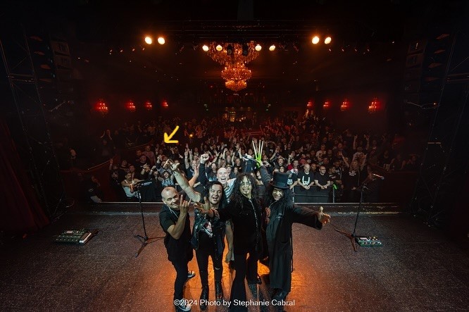 Hey, Here I am at the Armored Saint concert shown in their photo. 😃 https://t.co/aGbExRITxy