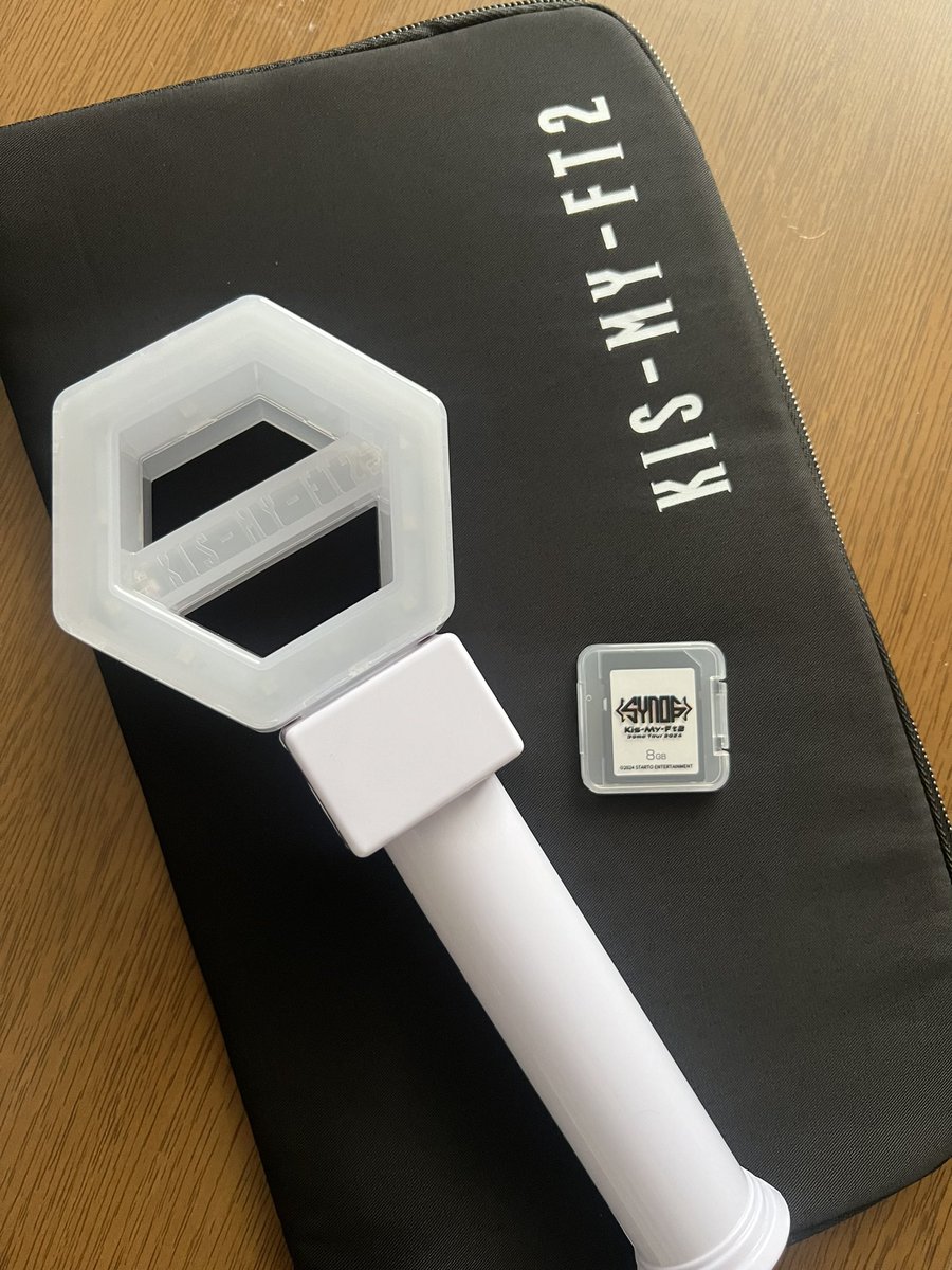 8000円のペンライト届いた😍笑笑 ライトがめっちゃ綺麗💕 わくわく