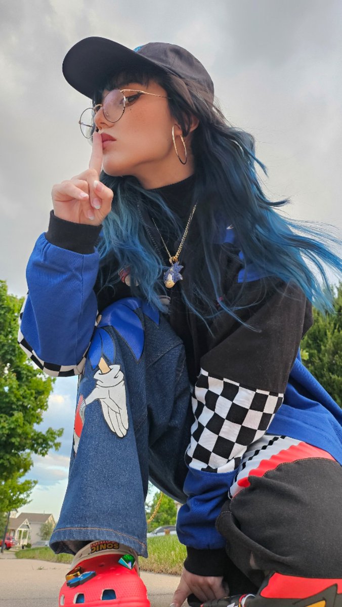 izziibel's tweet photo. jayeazy ahh outfit https://t.co/oFNABSxnoG