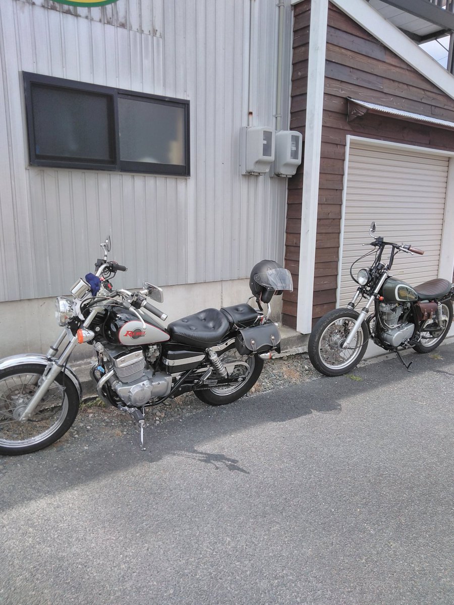 ども。
おいでん祭無事に終了
楽しいひと時を終えバイク屋さんへ
僕のMC１３レブルとお客様のSR今日は実に楽しい☺🎤♫〜🏍