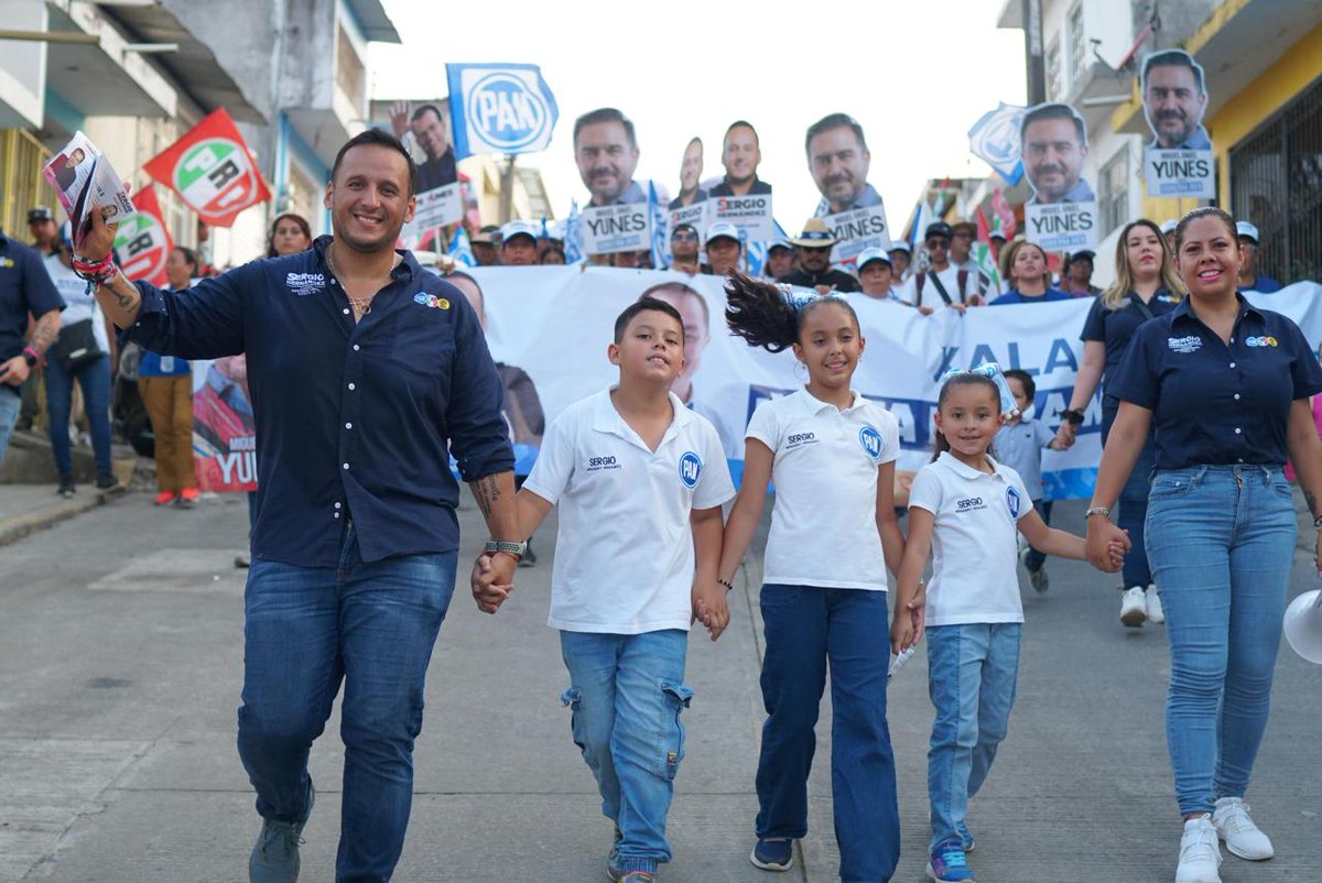 SergioHHPAN's tweet photo. 📷 ¡A pocos días de terminar la campaña! 📷 La gente sabe que para mejorar Xalapa hay que cambiar a Morena, porque en 9 años no ha dado resultados.
📷 Es momento de hacer la diferencia y apostar por un futuro mejor.
Este 2 de junio ¡Tu voto cuenta! https://t.co/2Ko1s0UFRP