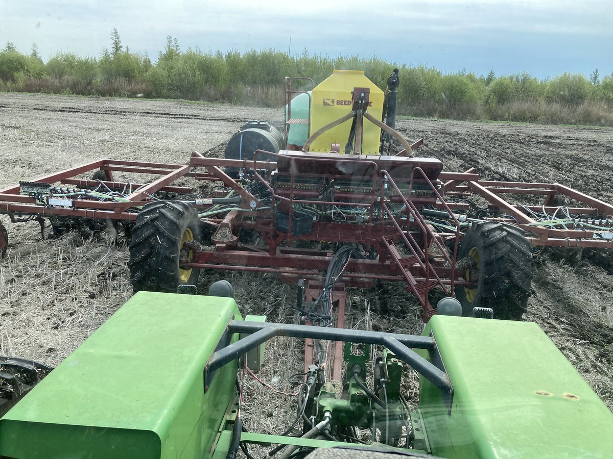 PDevloo's tweet image. Peat seeding oats, putting alpine down with the seed. Could be interesting on this unique ground