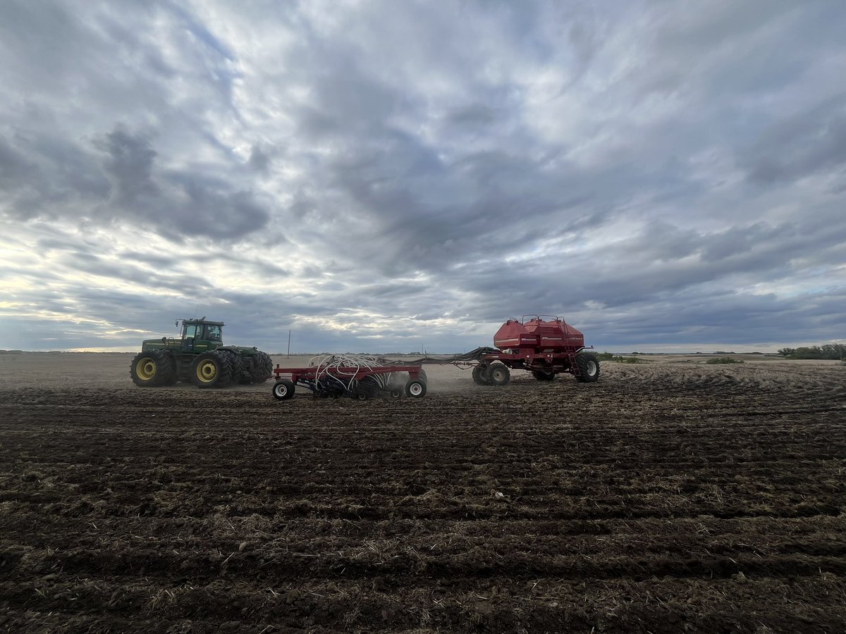#Plant24 completed May 24 ✅ Longer than usual to get the crop in; we’re more grateful for the rains than the breakdowns. Also grateful for the help from @tdhenry10 & others. Ideal moisture conditions; bring on the sun & warm temps ☀️ & timely rains. And let’s grow 🌱 @GerryHertz