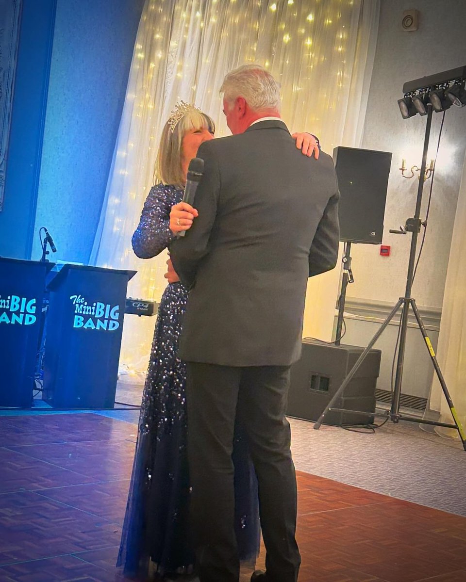 Absolutely adore these two lovely humans. 
Happy Silver Wedding Anniversary @Yfielding @realkarlbeattie 
Blessed to have you both in my life.
Had such an amazing night. Thank you so much. 
#family #friendsforlife
I've stolen the photo from @RadioGlen as it's just perfect.
Xxxx