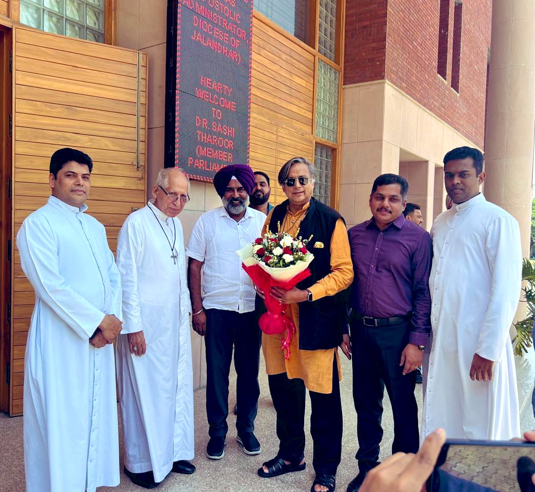 ShashiTharoor's tweet photo. Made a courtesy call on Bishop Agnelo Gracias, Apostolic Administrator of the Catholic Diocese of Jalandhar, at Trinity College. A great pleasure to benefit from his wisdom and sense of humanity. https://t.co/vpavoREL4x