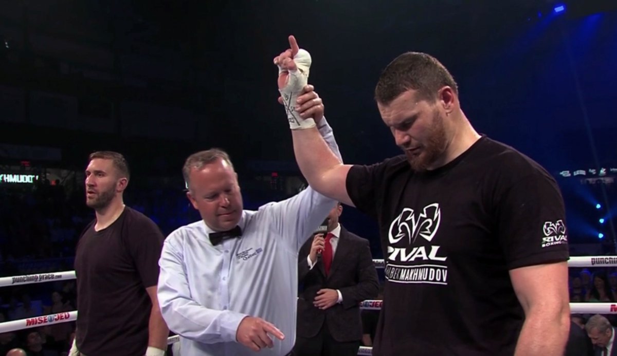 🇨🇦 🇷🇺 Arslanbek 'The Lion' Makhmudov (19-1, 18 KOs) gets back on the winning track with two highlight real knockdowns for a KO-2 win over 🇷🇸 Miljan Rovcanin (27-4) in their heavyweight bout from Shawinigan, Quebec, Canada 🇨🇦. Official time 2:32