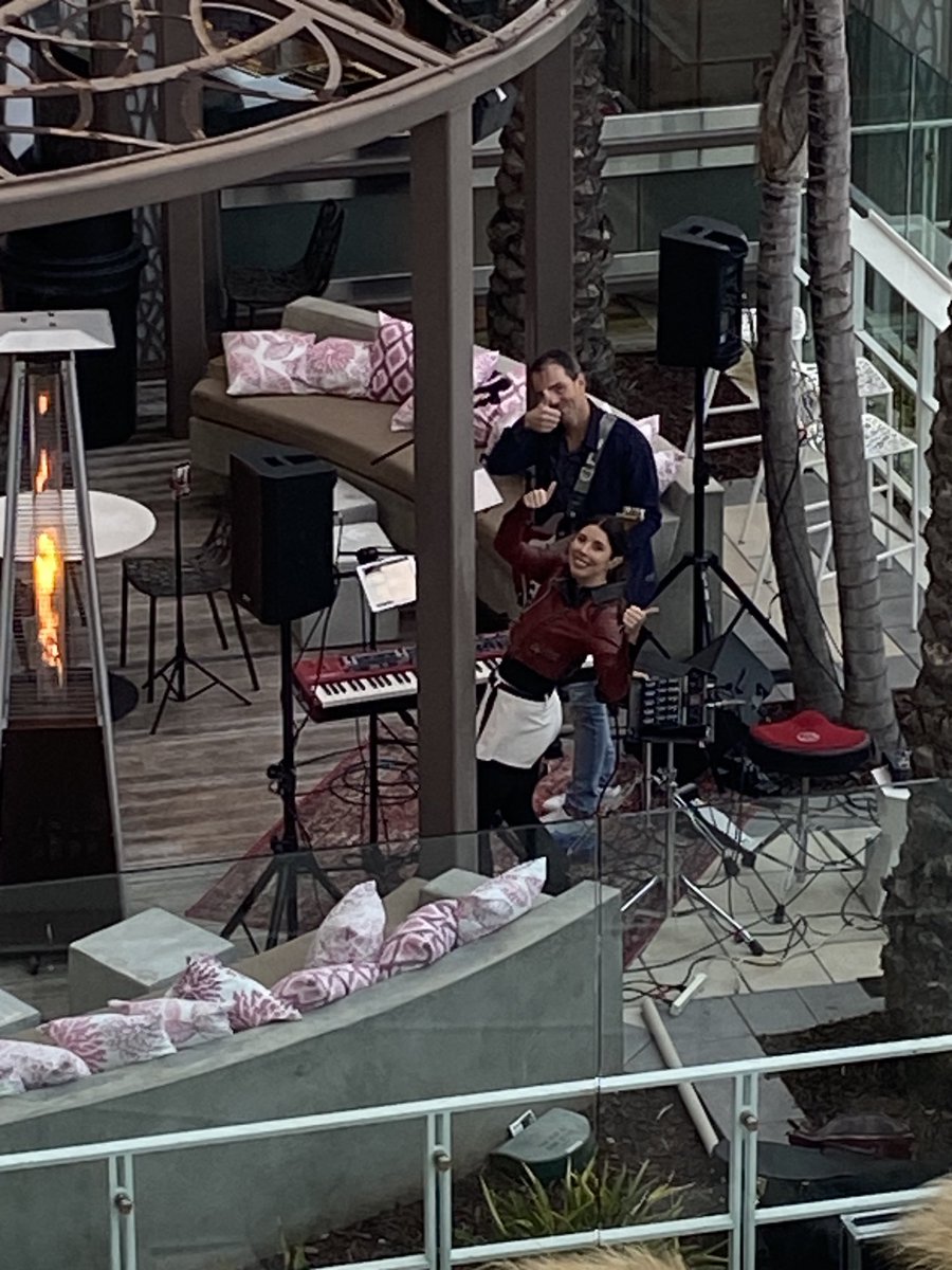 Jessie jamming it up!  ⁦<a href="/jessielarkmusic/">jessielark</a>⁩