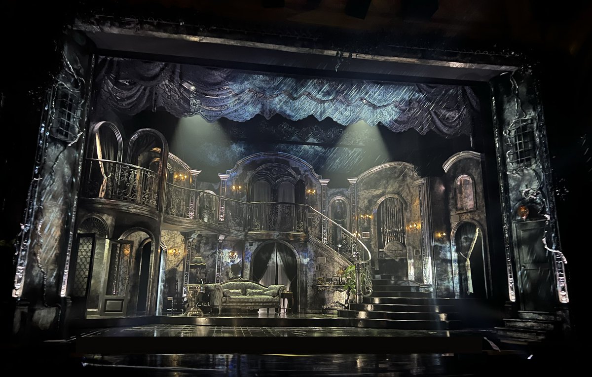 First Look 👀 

SUNSET BOULEVARD

Opera Australia and GWB Entertainment
Princess Theatre, Melbourne and The Sydney Opera House 

Starring Sarah Brightman as Norma Desmond

Set and Costume Design by Morgan Large 

@operaaustralia @sunsetboulevardau @SarahBrightman