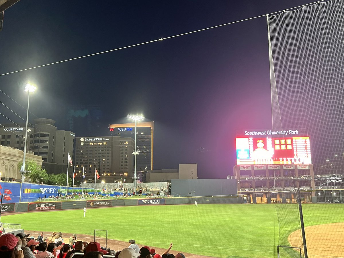 RoMo915's tweet photo. @epchihuahuas Don’t cancel the fireworks, there is no wind see! Brought my senior parents want them see Fireworks 🎆 #915 #elpaso #chihuahuas #famila915 https://t.co/JJ0K4bmKRB
