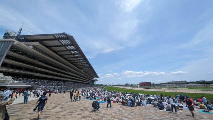 ダービーの日だけ競馬場に来る男（１年ぶり３回目） https://t.co/t0EiGPKz5P