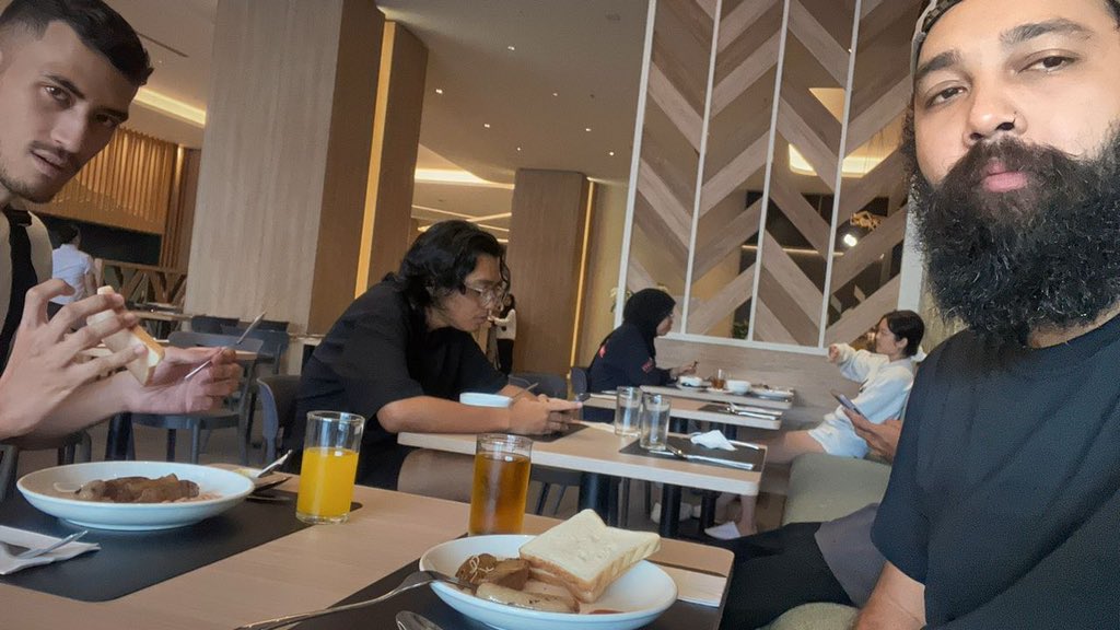 update for bb, checkout and done breakfast 
(hoping she unblock me)