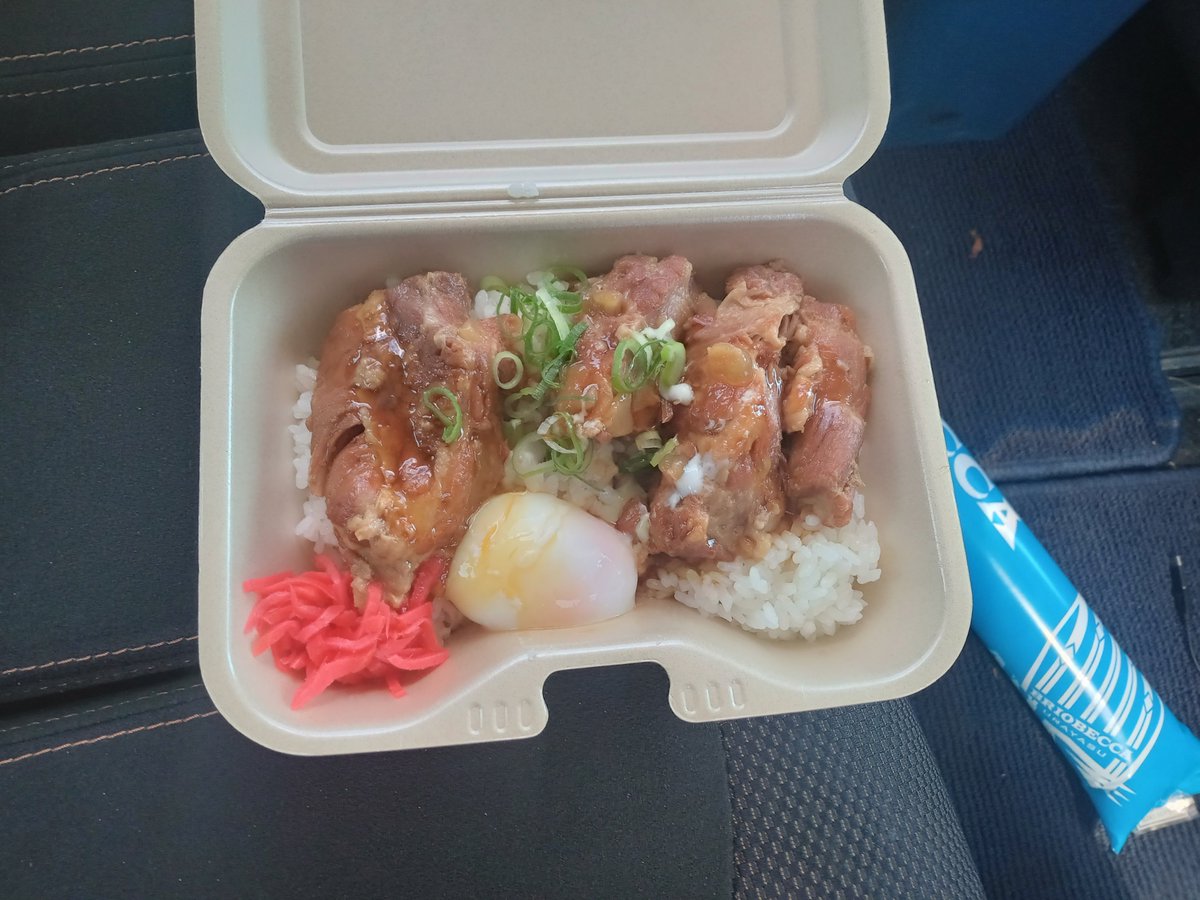 sotoumi0302's tweet photo. ヴァンラーレ八戸 キッチンカー名物  売上Ｎｏ．1     「パイカ丼」
試合前にしっかり噛み砕いてw 食べてから観戦します⚽ https://t.co/1ZeYNODBFT