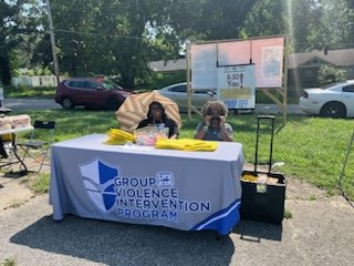 MEM_PoliceDept's tweet photo. Today was B-SO-You Day featuring a resource fair with various organizations that work diligently within the community to make a difference. 

#MPD #MemphisPoliceDepartment #MPDCares #IntheCommunity #Frayser #BSoYou #Memphis #Memphis901 #communityresourcefair #helpingthecommunity https://t.co/tv3ecQoSfU