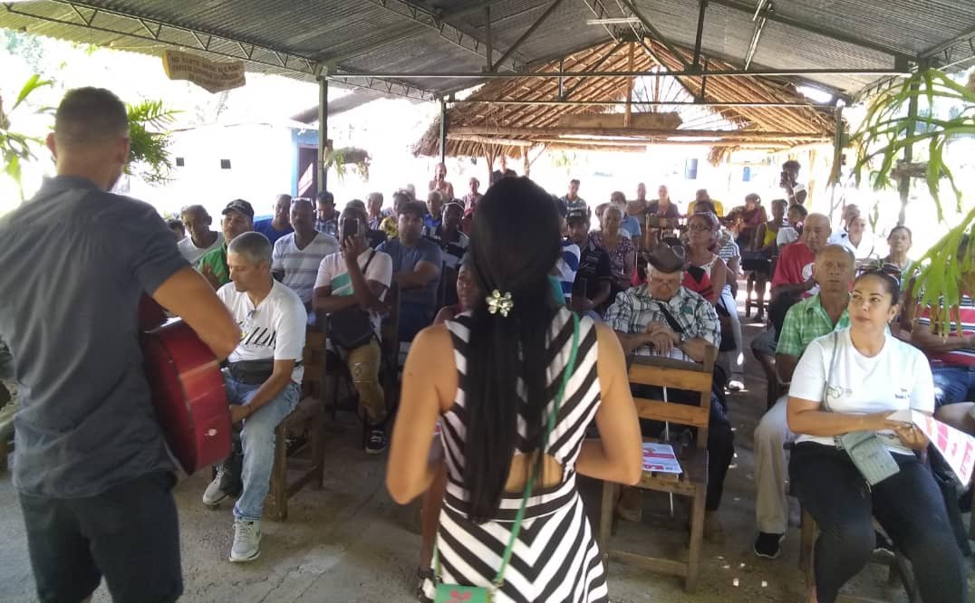 Donar sangre salva vidas. Donantes voluntarios recibieron un reconocimiento hoy, en el reparto Sierra Maestra, de Boyeros. #Cuba #CDRCuba #SomosDelBarrio