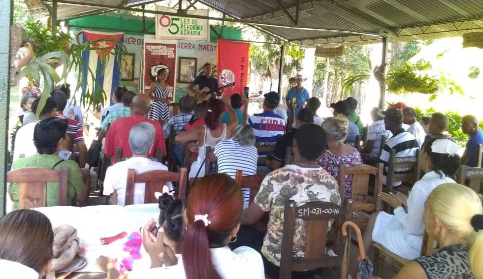GHNordelo5's tweet photo. Donar sangre salva vidas. Donantes voluntarios recibieron un reconocimiento hoy, en el reparto Sierra Maestra, de Boyeros. #Cuba #CDRCuba #SomosDelBarrio https://t.co/8KmHd3E1Wp