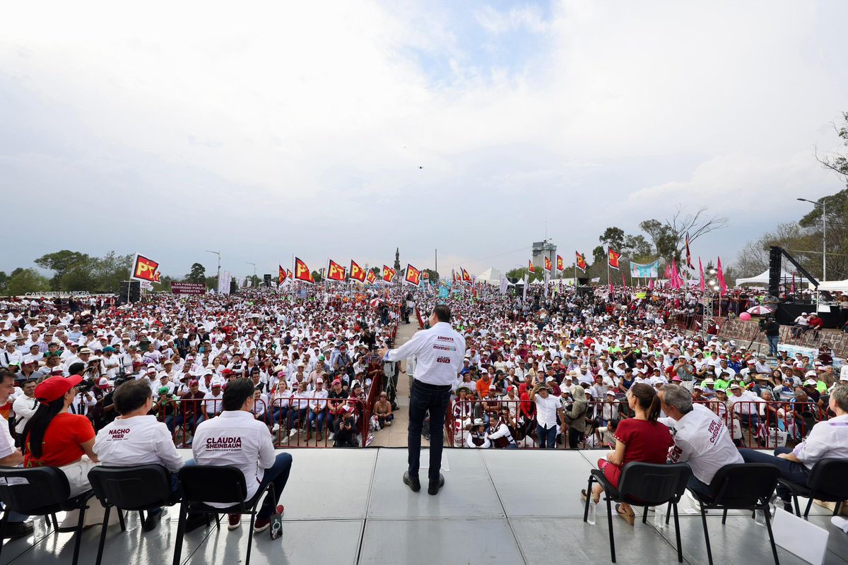 armentapuebla_'s tweet photo. 👉🏼La llegada de la Cuarta Transformación significó un cambio radical para separar el poder económico y el poder político: el salario mínimo aumentó, el súper peso es un orgullo nacional, hay más y mejores empleos.👊🏼😎

❤️Con pasión, amor, entrega, este 2 de junio salgamos a votar por la próxima Presidenta, la Dra. @Claudiashein.👏🏼 ¡Que viva Puebla! ¡Que viva la Transformación!🙌🏼
#ClaudiaPresidenta
#ArmentaGobernador