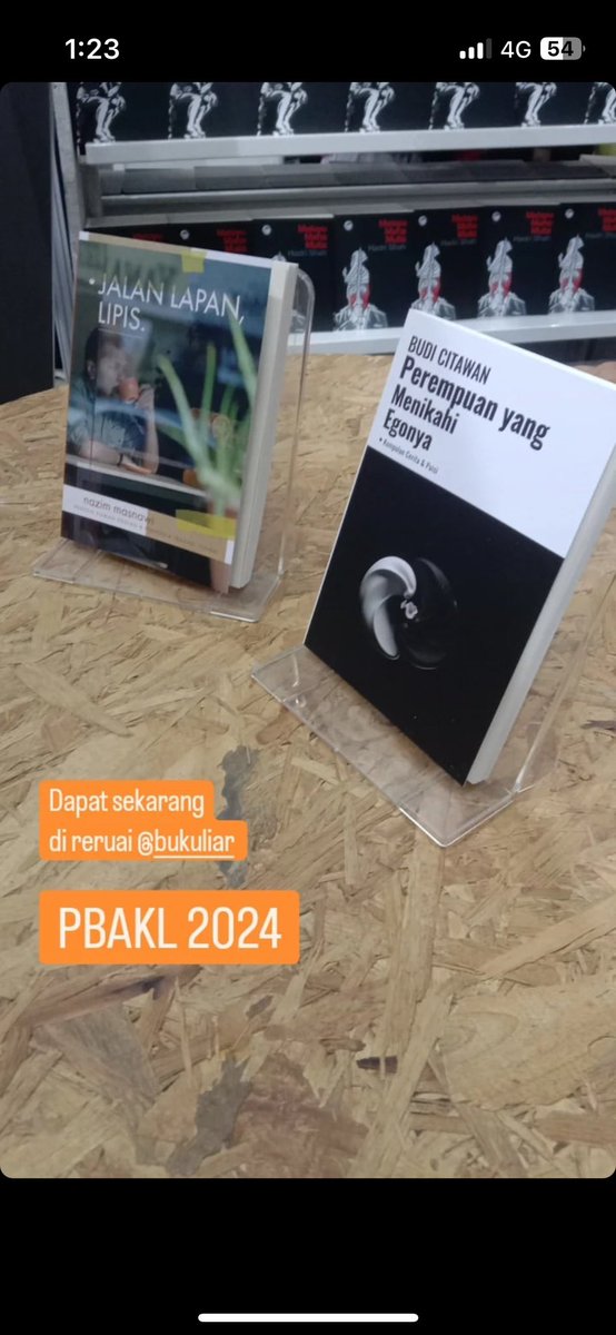 Jalan Lapan, Lipis, bestseller #3 PBAKL. Aktifkan sikap FOMO dan rebut buku terbitan <a href="/FakeLaras/">Laras99</a> ini supaya anda boleh bual hal healing dan hip, dengan penuh keyakinan. Kalau boleh mengobah hidup dengan RM30 sahaja, kenapa bayar lebih? #jalanlapanlipis