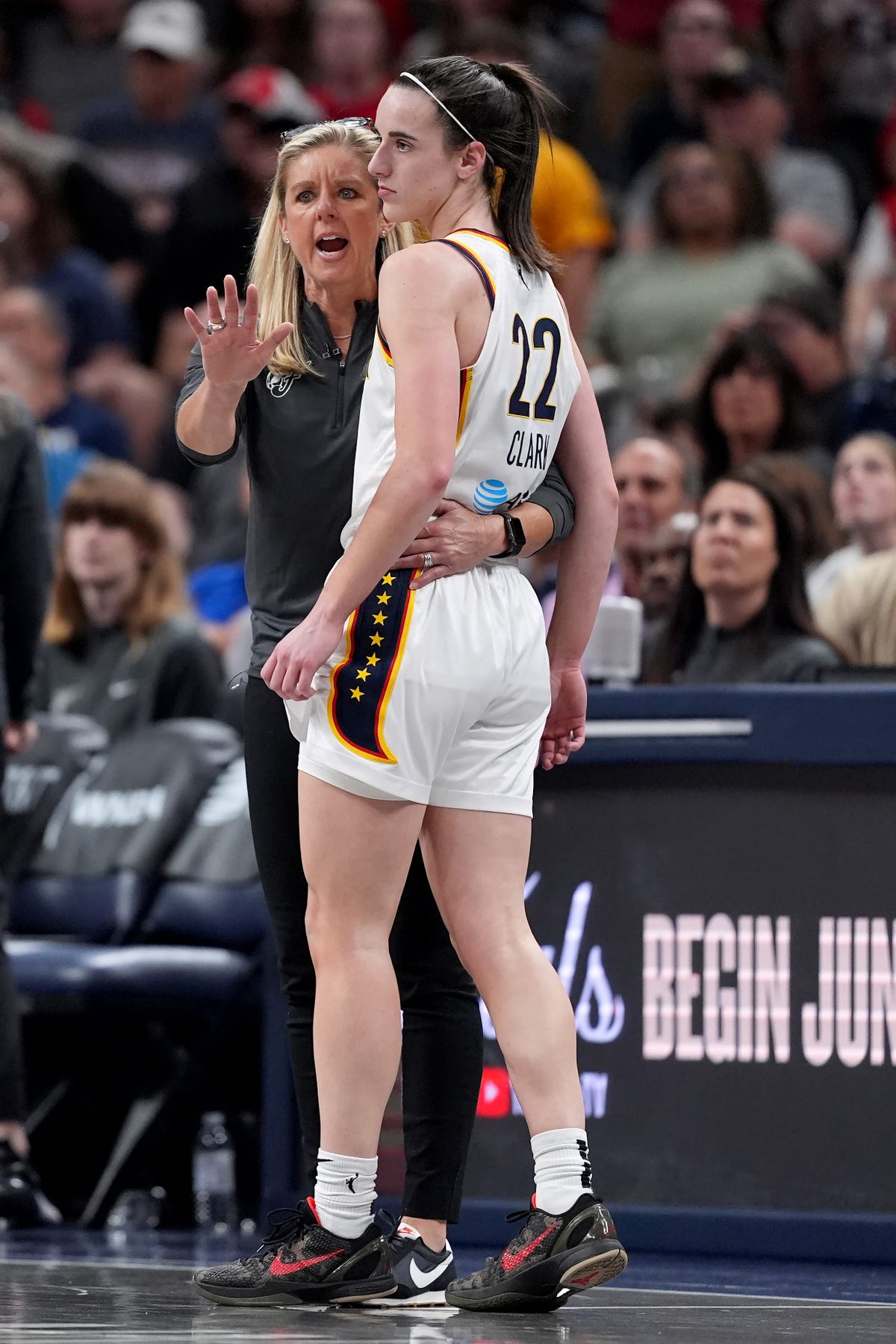 IU DeWonka ⚪️🔴 on X: "I understand they haven't had much time to practice, but I'm going to go ahead and call the #Fever one of the worst-coached professional basketball teams of