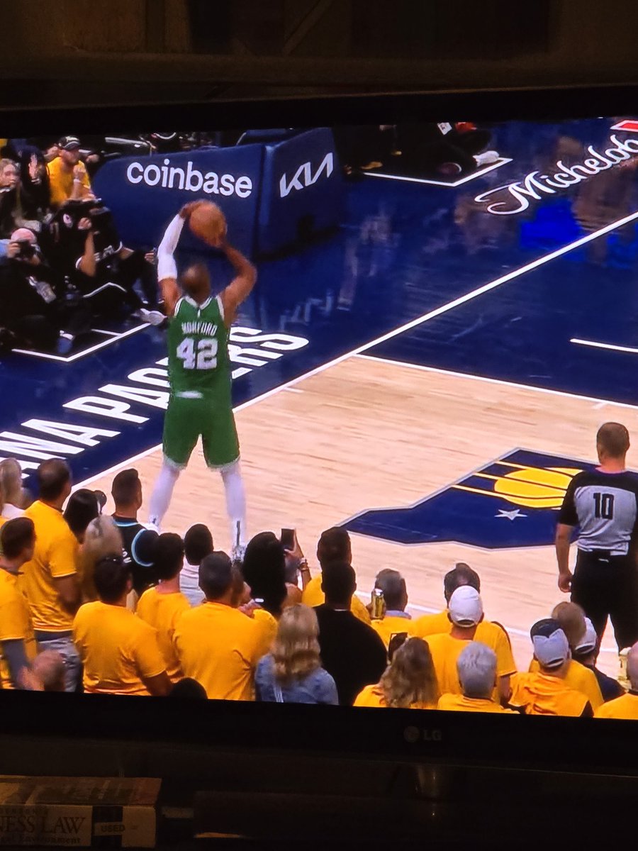 trenton365's tweet photo. If and a #BIGIF #BigAlHorford played like this when he was in #Philly we may have a chip!
@PompeyOnSixers @AnthonyLGargano @_devongivens
#109876ers @sixers https://t.co/bjwcWA6D2v