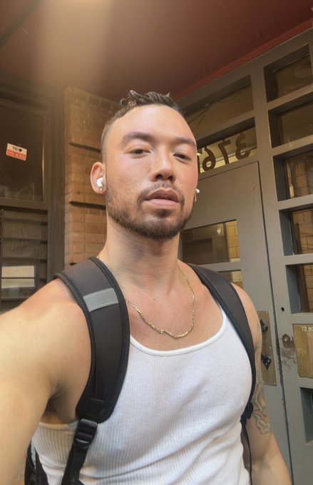 Watch Brian Nieh's leaked NSFW photo on TwXstars
