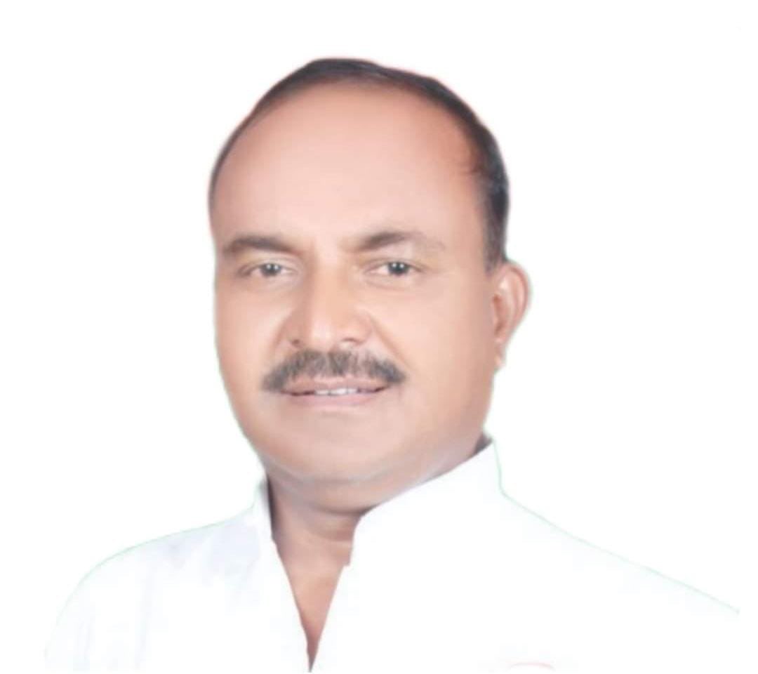 samajwadiparty's tweet photo. वरिष्ठ सपा नेता, पूर्व मंत्री श्री विनय शाक्य जी का निधन, अत्यंत दुखद!

ईश्वर दिवंगत आत्मा को शांति एवं शोकाकुल परिजनों को दुख की इस घड़ी में संबल प्रदान करे।

विनम्र श्रद्धांजलि! https://t.co/TJPogpVQC6