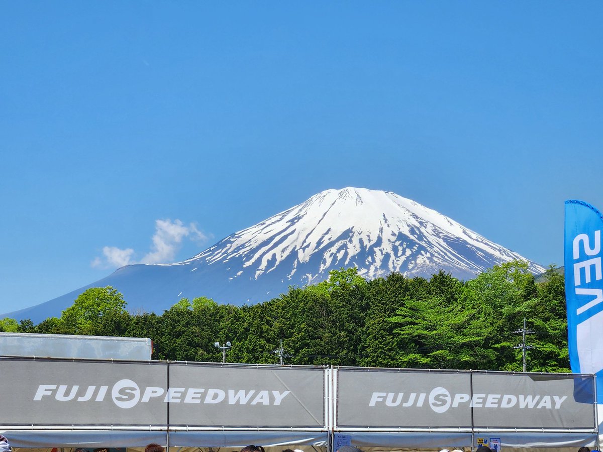 rz7j2xMw3q29104's tweet image. 富士スピードウェイから見る富士山、最高ですよね🗻
お気に入りの写真です📷️
5/4,5スーパーGT富士より🏁