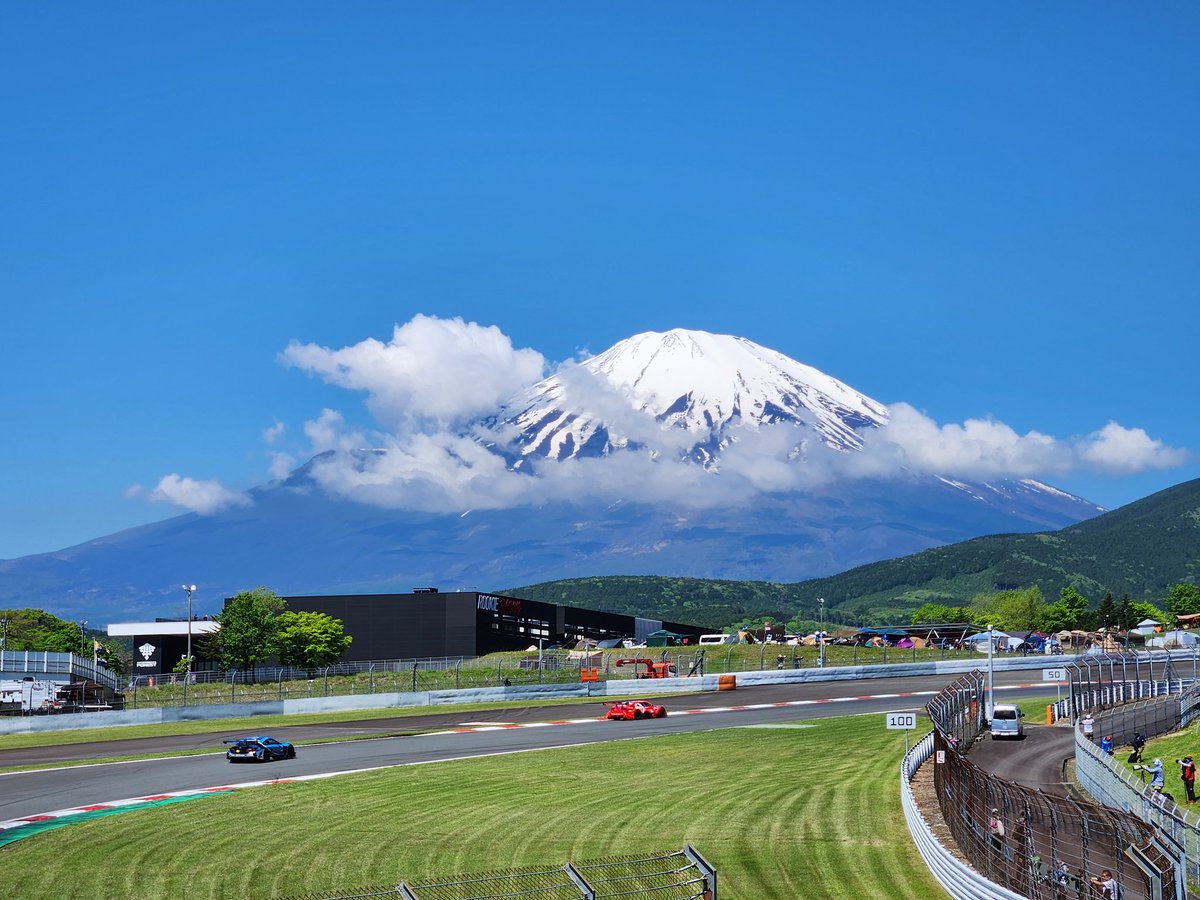 rz7j2xMw3q29104's tweet image. 富士スピードウェイから見る富士山、最高ですよね🗻
お気に入りの写真です📷️
5/4,5スーパーGT富士より🏁