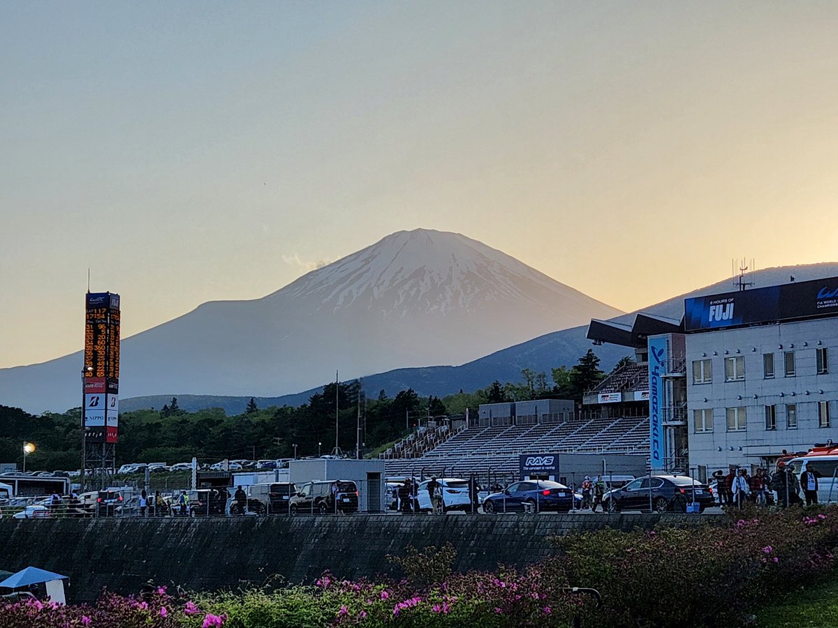 rz7j2xMw3q29104's tweet image. 富士スピードウェイから見る富士山、最高ですよね🗻
お気に入りの写真です📷️
5/4,5スーパーGT富士より🏁