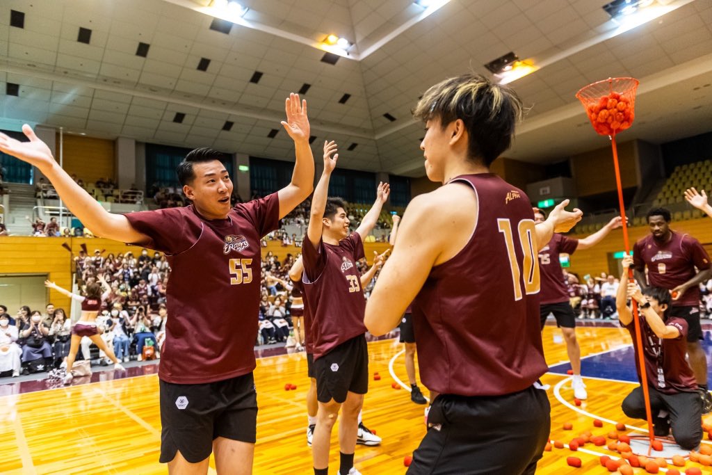 KoshigayaAlphas's tweet photo. ファン感謝祭 
-Thank You AlphaMate Festival-

📷
第2部
ご挨拶＆ダンシング玉入れ

🔗 https://t.co/bSj16LlEan

#越谷アルファーズ #アルファメイト #Bリーグ https://t.co/ThfJcY9Xtw