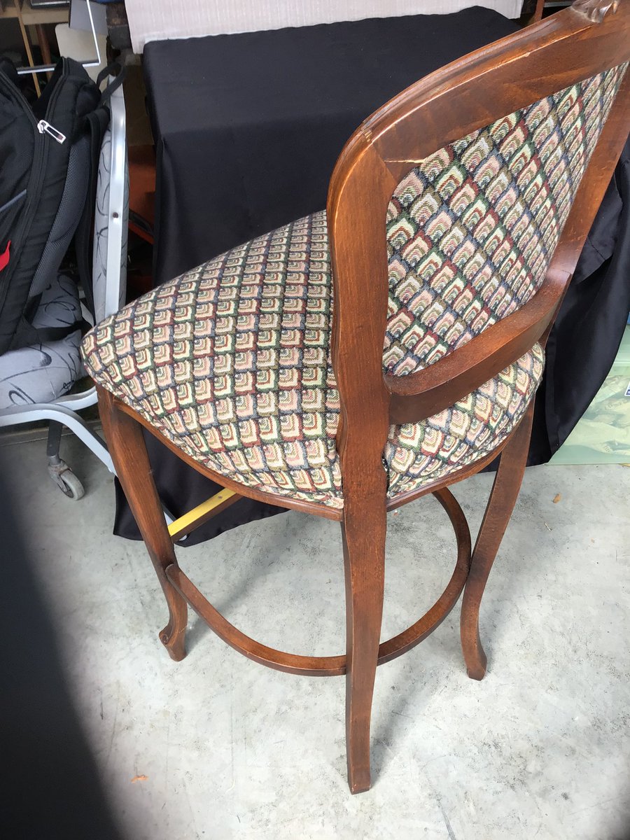 This MCM is just one of the great vintage items going up for bid tomorrow at the @twooldsoulsinc online auction at 7:00 pm #vintagefurniture #MCM #homedecor #chair