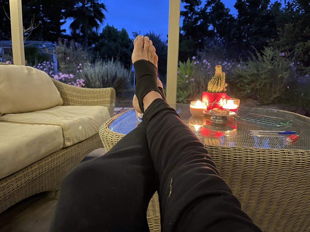 GreggMastersMPH's tweet photo. Evening wind down in O’side. Reflecting on loss and fun times. Silent moments letting spirit in. So many visits by hummingbirds today while working in garden. Visits fro Anthony and Terrie, I suspect. #EOLchat #EndNMP https://t.co/hiiNys6fln