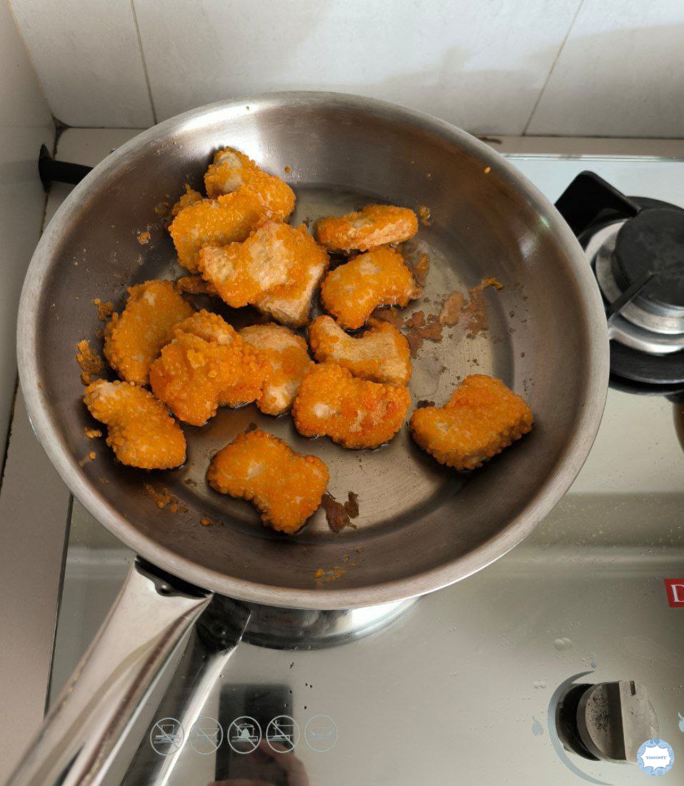 convomfs's tweet photo. 🤍 GES TOLONGIN BARU PERTAMA KALI MASAK KENAPA NUGGET SENDER BOTAK BOTAK 😭😭😭😭😭 https://t.co/xgSX3b9gbr
