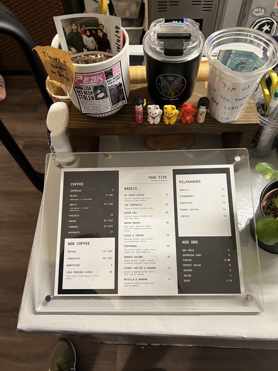 Ok dah try bagels kat Take Five Coffee Brewers. BAGELS SEDAP. We tried pepperoni and bacon &amp; egg. The bagels are big &amp; softtt. Coffee pun sedap! Next time nak try matcha pulak