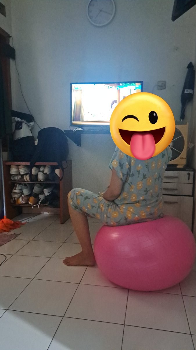 Andromaeda_'s tweet photo. Momment tadi pagi.. ditinggal bntr ternyataa lg antusias bgt maenan bola 🤣 sehat sehat yaa bojo dan adekkk❤️ https://t.co/1OBgjpvKnw