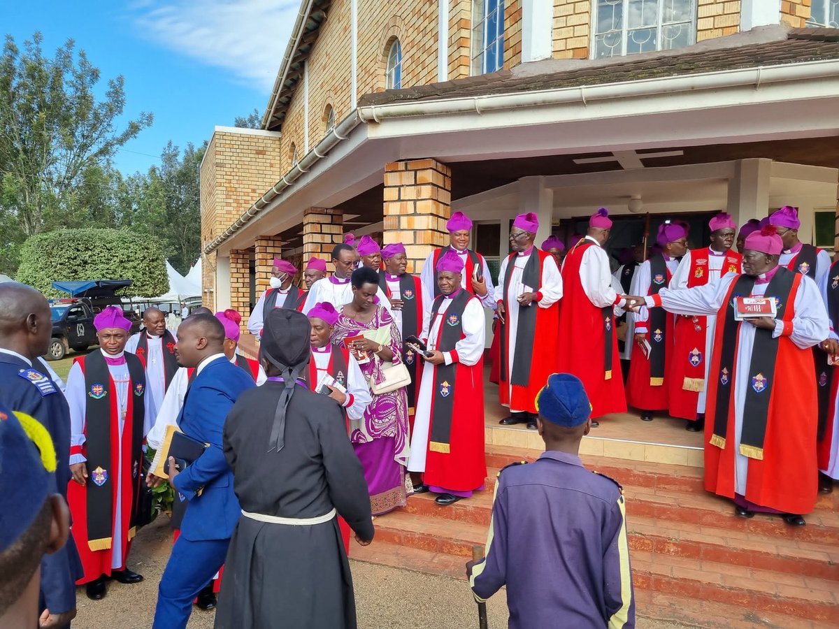 A historic journey begins at Emmanuel Cathedral, Rushere, as Christians prepare to witness the consecration and enthronement of the 3rd Bishop of @NAnkoleRushere 

Click in the link below to be part of the ceremony;
youtube.com/live/21DbUoRqb…
#EnrichingLives #updates