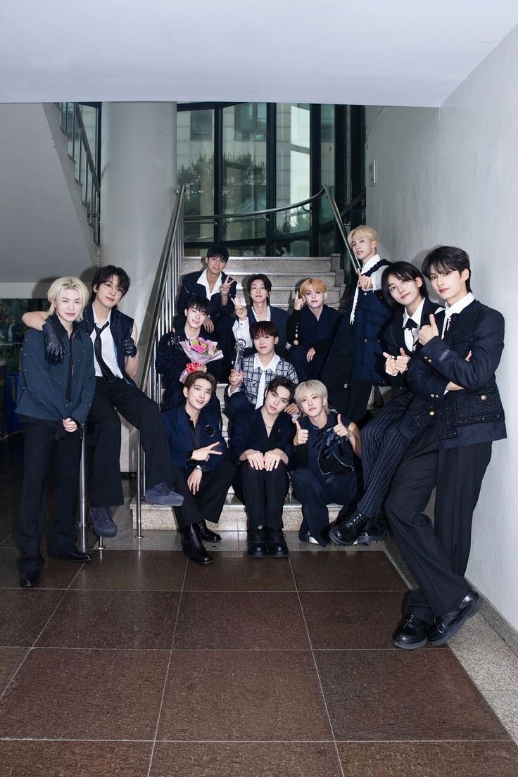 HAPPY 9TH YEAR ANNIVERSARY SEVENTEEN!!💎💎 WE LOVE YOU'LL, AND WE ARE ALWAYS HERE TO SUPPORT YOU ALL!! 💎🥳🥳

#HAPPY_SVT_DAY
#SVT_9th_Anniversary
#9Years_with_CARAT