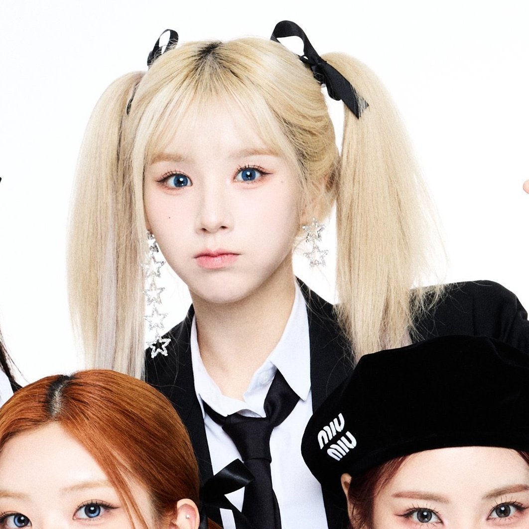 heejin pics 🪽 tweet media