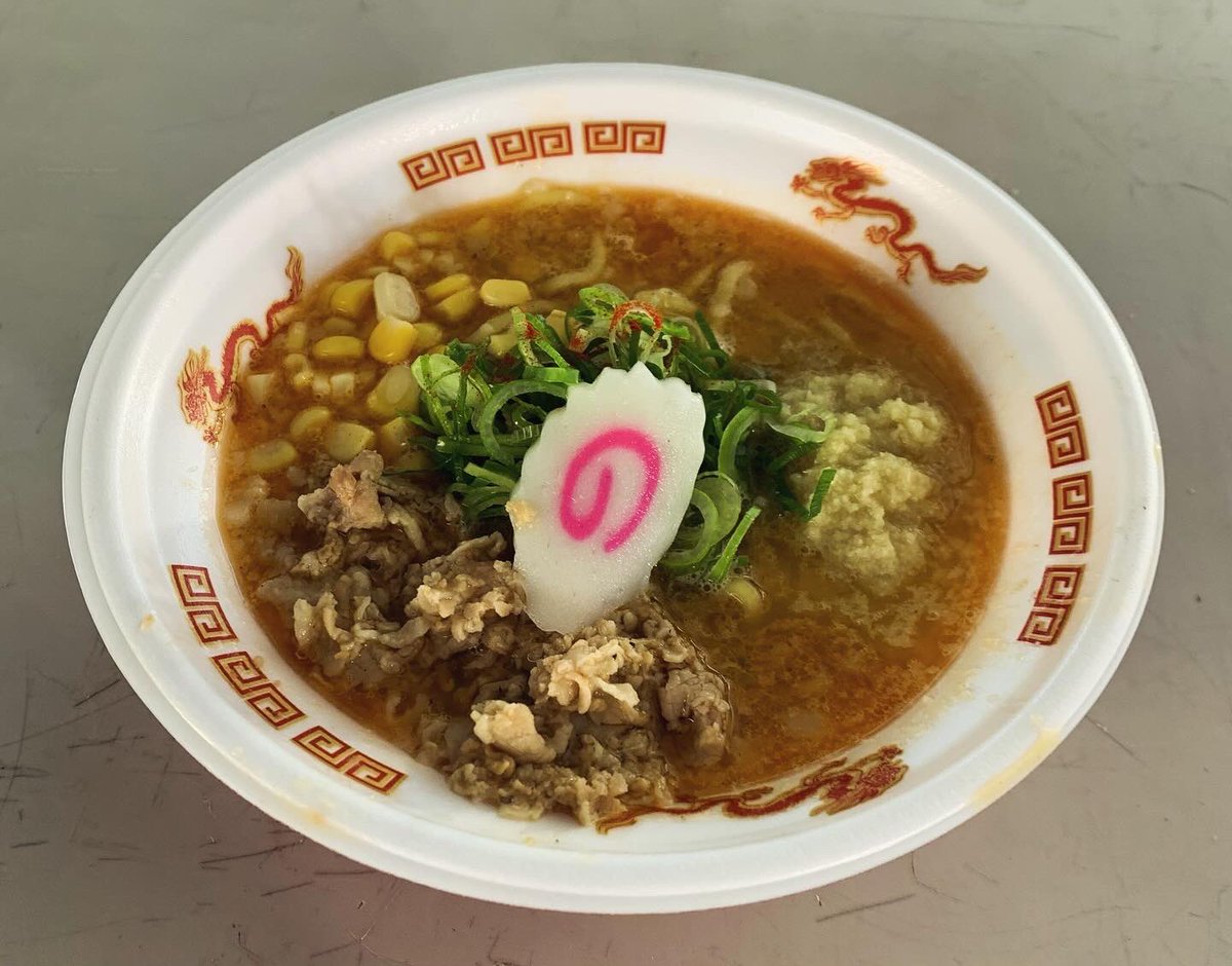 #新潟ラーメンバトル 
今日も第3陣開催中！
東京「じゃぐら高円寺」の肉煮込みバター生姜味噌は、とんこつベースの濃厚だしにほのかに甘いみそダレを合わせた、まろやかなスープがポイント！

トッピングの生姜バターを混ぜると、爽やかかつコクがアップします！
#最愛新潟ラーメンcp