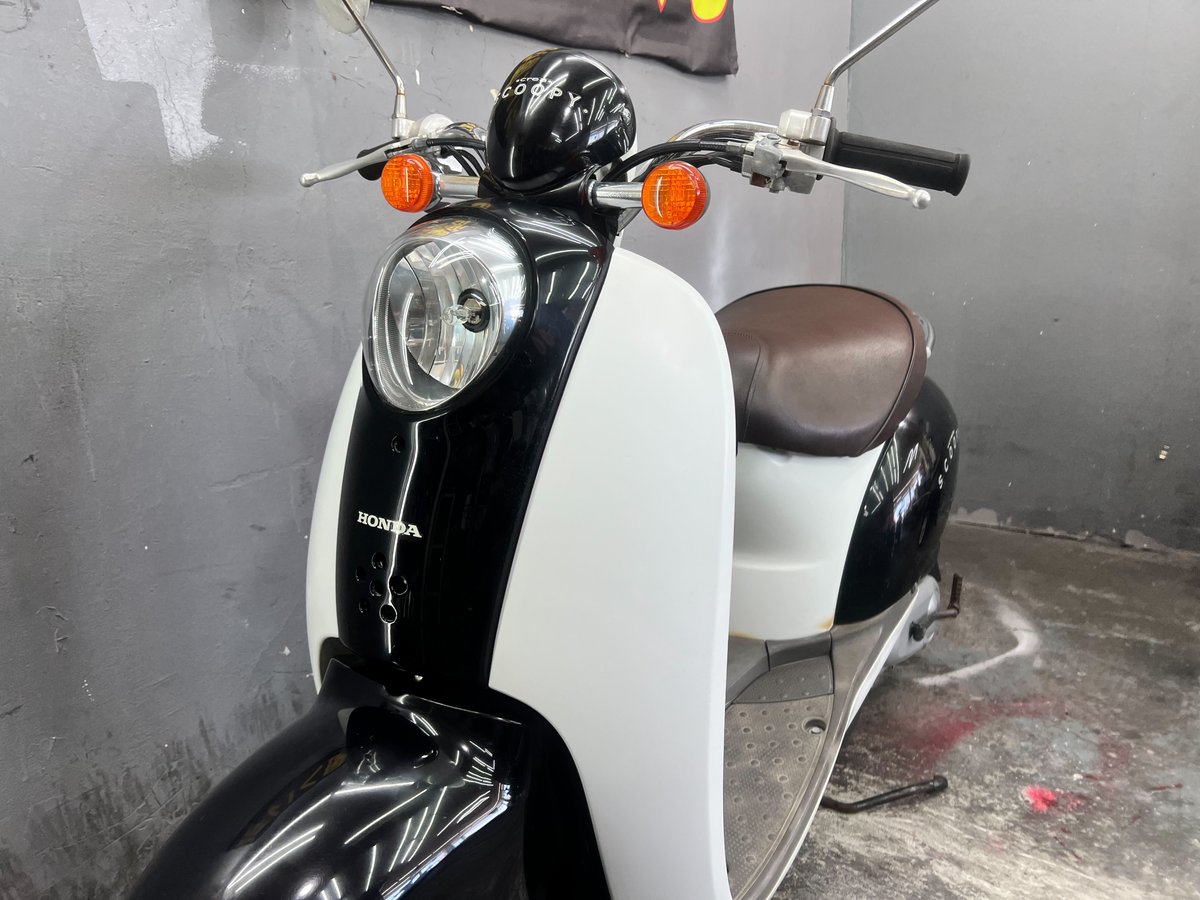 firstHirakata's tweet photo. ホンダ　クレアスクーピー入荷しました😌

車体３８０００円です🤟

通勤や通学にいかがでしょう☀️

#バイク
#バイク売ります
#バイク買います
#大阪
#京都
#枚方市
#茨木市
#寝屋川市
#高槻市
#摂津市
#八幡市
#交野市
#八幡市
#ホンダ
#50cc
#スクーター
#原付
#AF55 https://t.co/oXxG4y7nP7